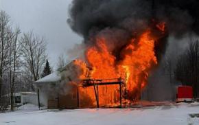 Garage en feu à St-Agapit dans la région de Lotbinière 